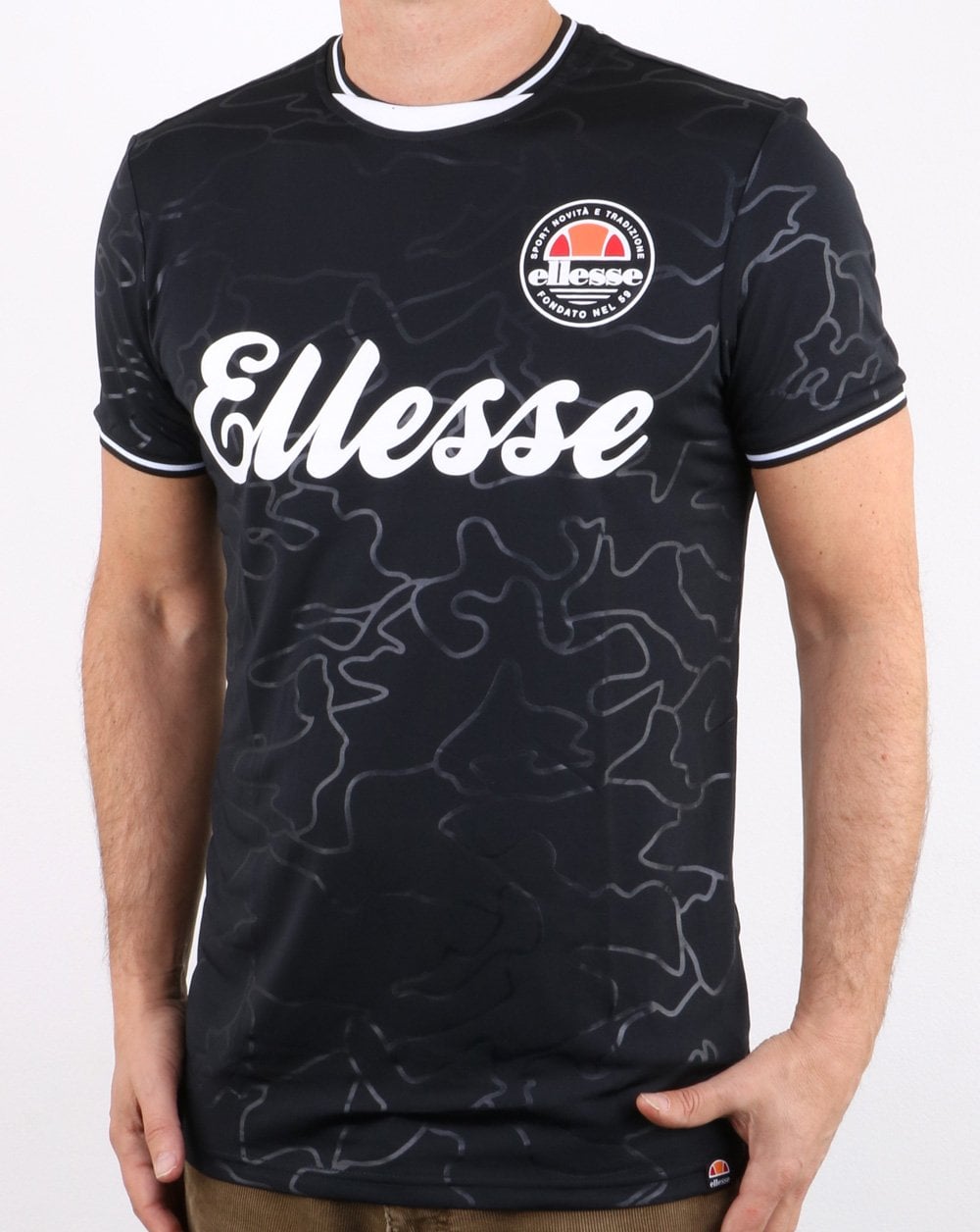 Ellesse – Vico – T-Shirt in Schwarz