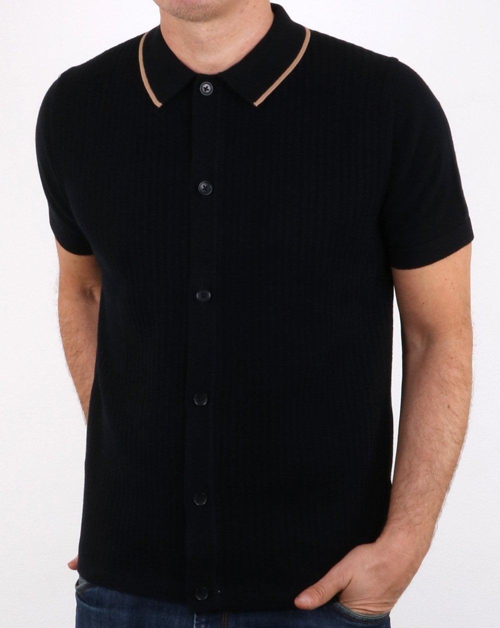 Ben Sherman – Gestricktes Poloshirt mit durchgehender Knopfleiste in Schwarz