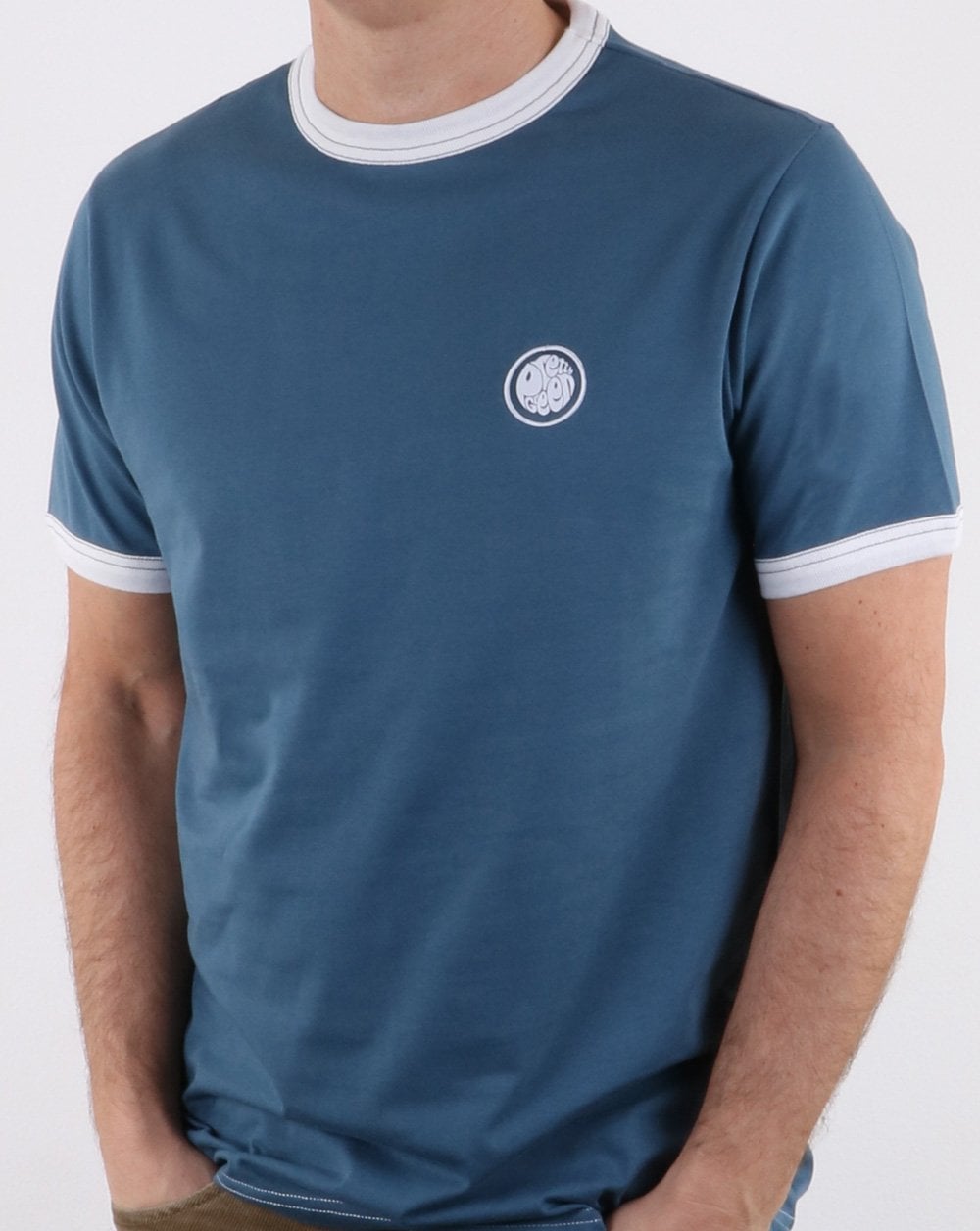 Pretty Green Badge T-Shirt Blau