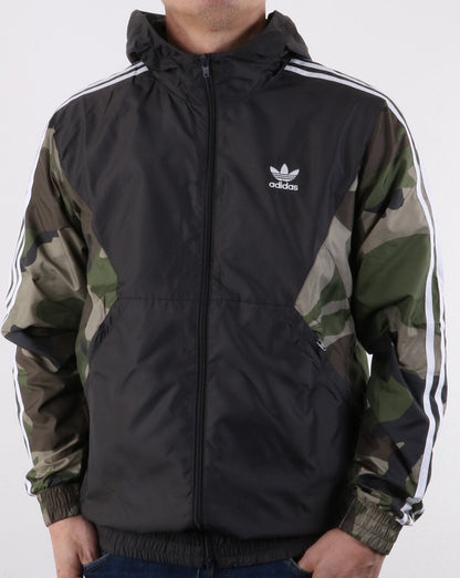 Adidas Originals – Windjacke mit Camouflage-Muster, Khakigrün
