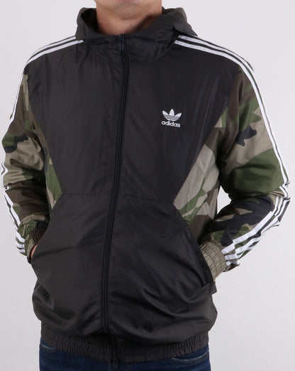 Adidas Originals – Windjacke mit Camouflage-Muster, Khakigrün