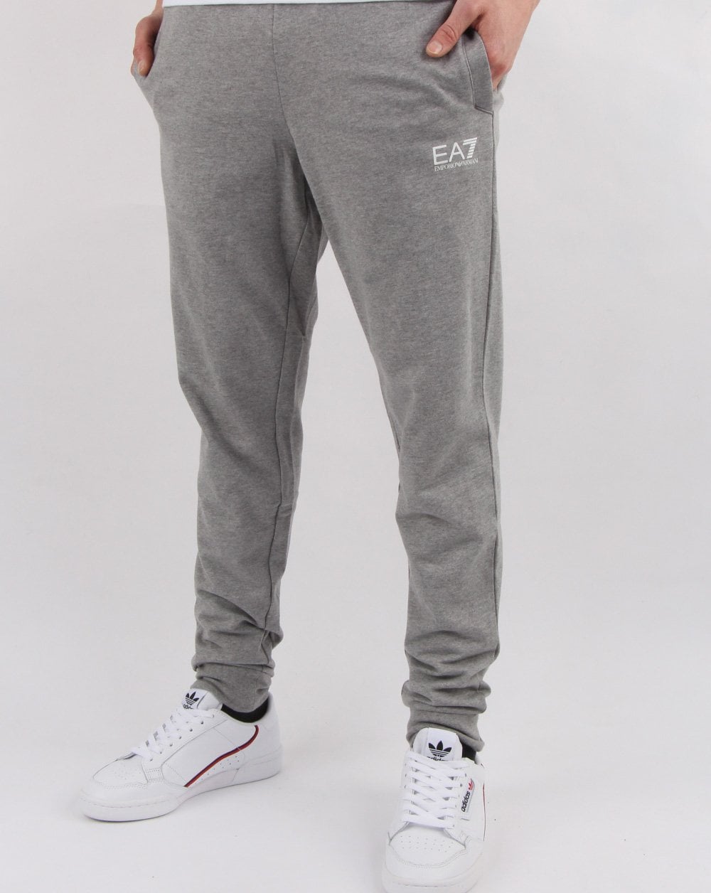 Emporio Armani EA7 – Schmal geschnittene Trainingshose in Grau