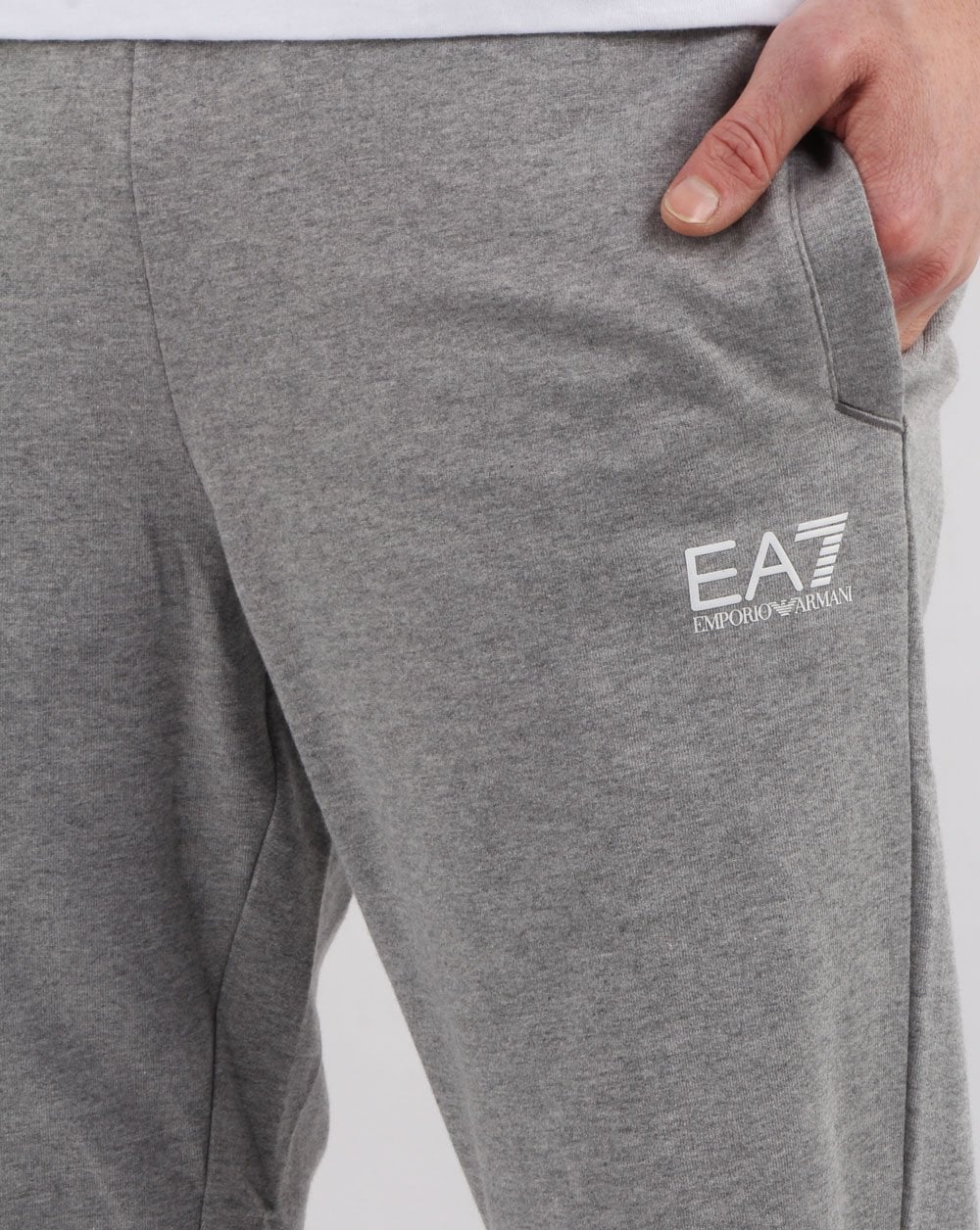 Emporio Armani EA7 – Schmal geschnittene Trainingshose in Grau