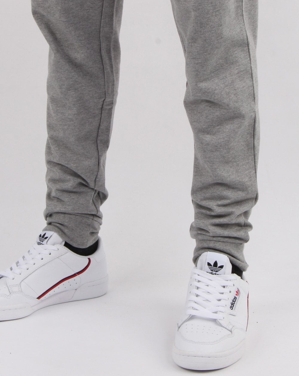 Emporio Armani EA7 – Schmal geschnittene Trainingshose in Grau