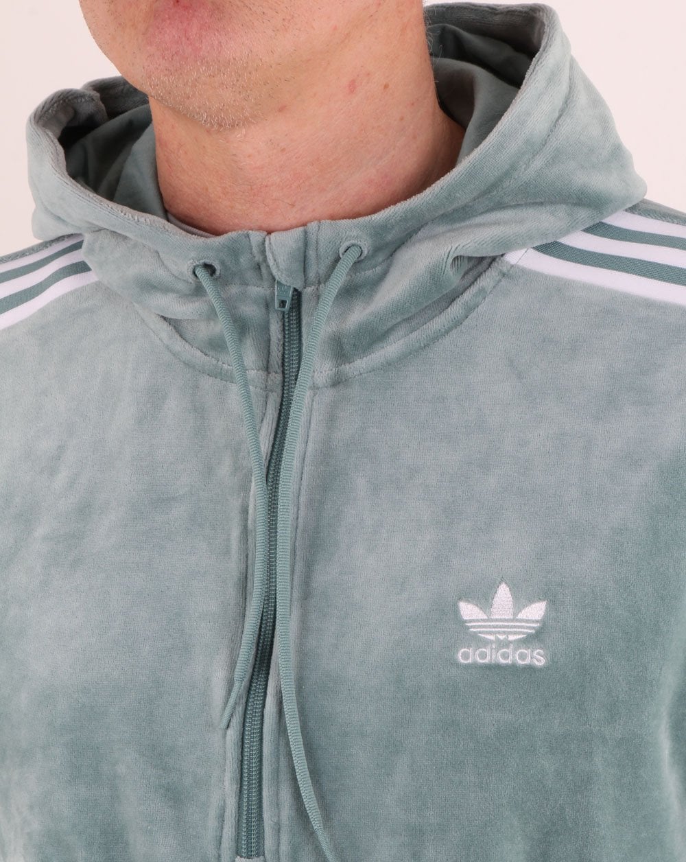 Adidas Originals – Velours-Kapuzenpullover mit halbem Reißverschluss, Dampfgrün