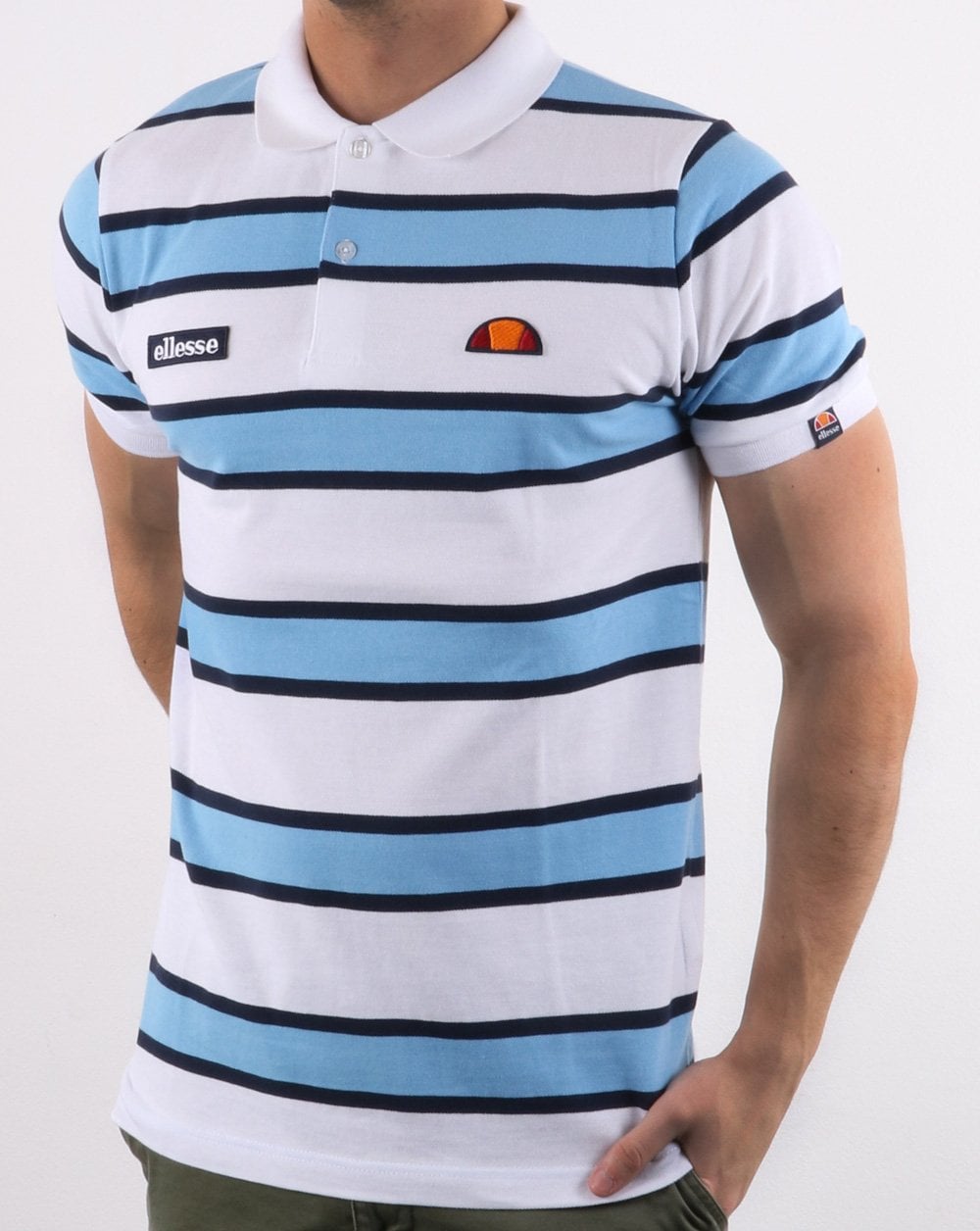 Ellesse – Poloshirt mit kräftigen Streifen, Weiß/Himmelblau/Marineblau