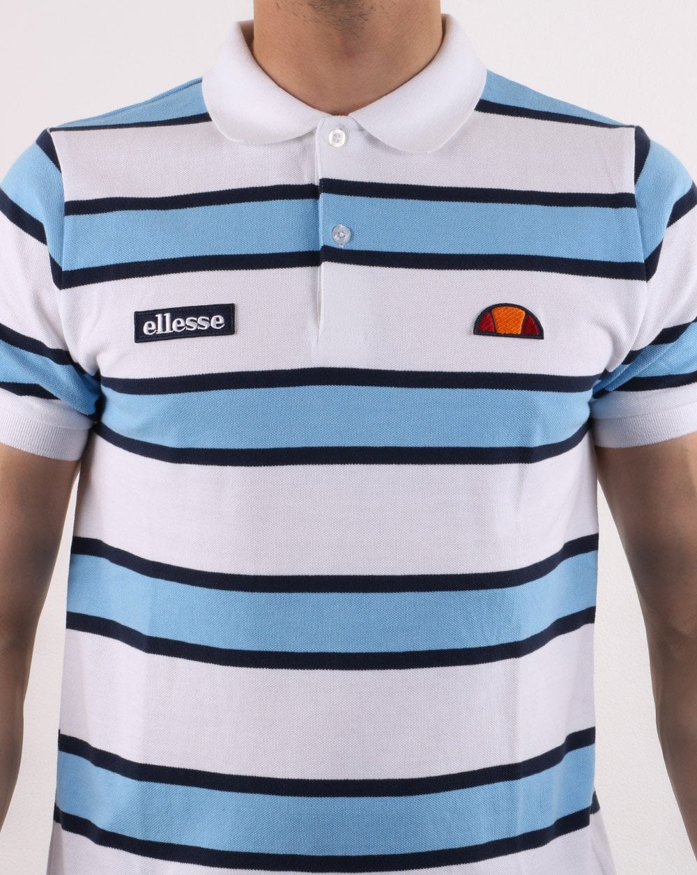 Ellesse – Poloshirt mit kräftigen Streifen, Weiß/Himmelblau/Marineblau