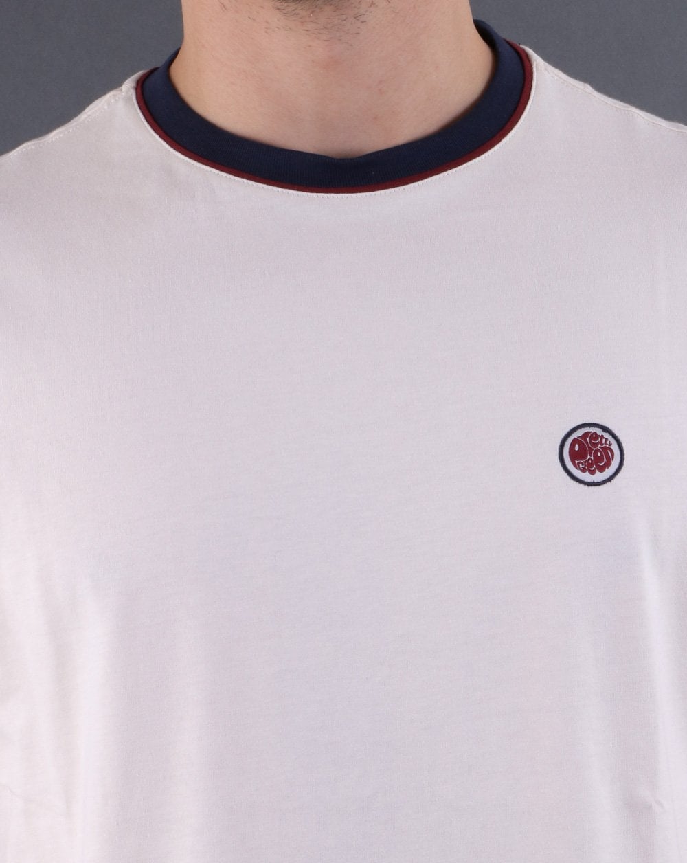 Pretty Green – T-Shirt mit Paspelierung in Off-White