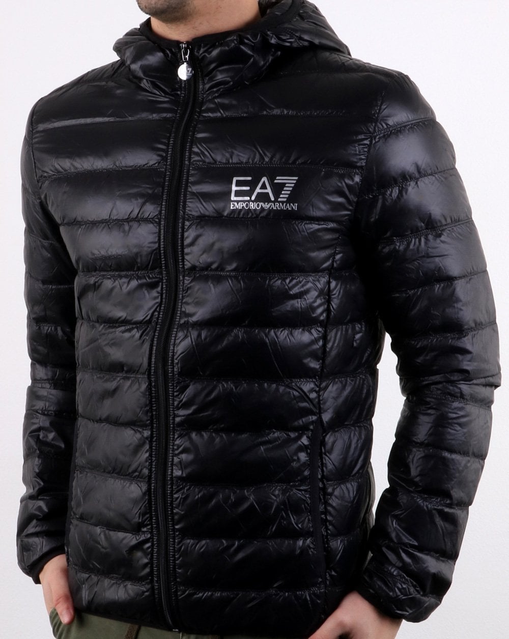 Emporio Armani – EA7 Core Logo – Daunenjacke mit Kapuze in Schwarz