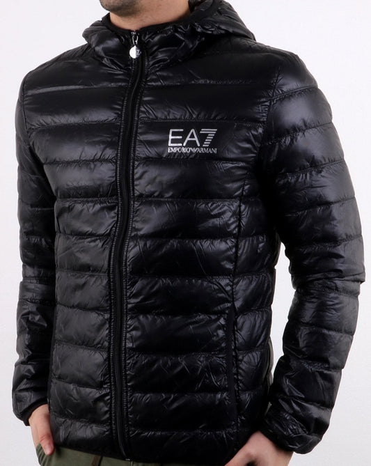 Emporio Armani EA7 Emporio Armani – EA7 Core Logo – Daunenjacke mit Kapuze in Schwarz