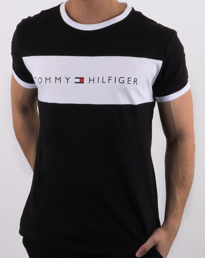 Tommy Hilfiger – T-Shirt mit Logo-Flagge in Schwarz