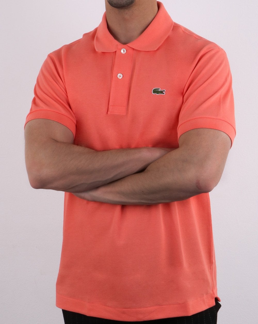 Lacoste – Klassisches Poloshirt mit zwei Knöpfen in Koralle