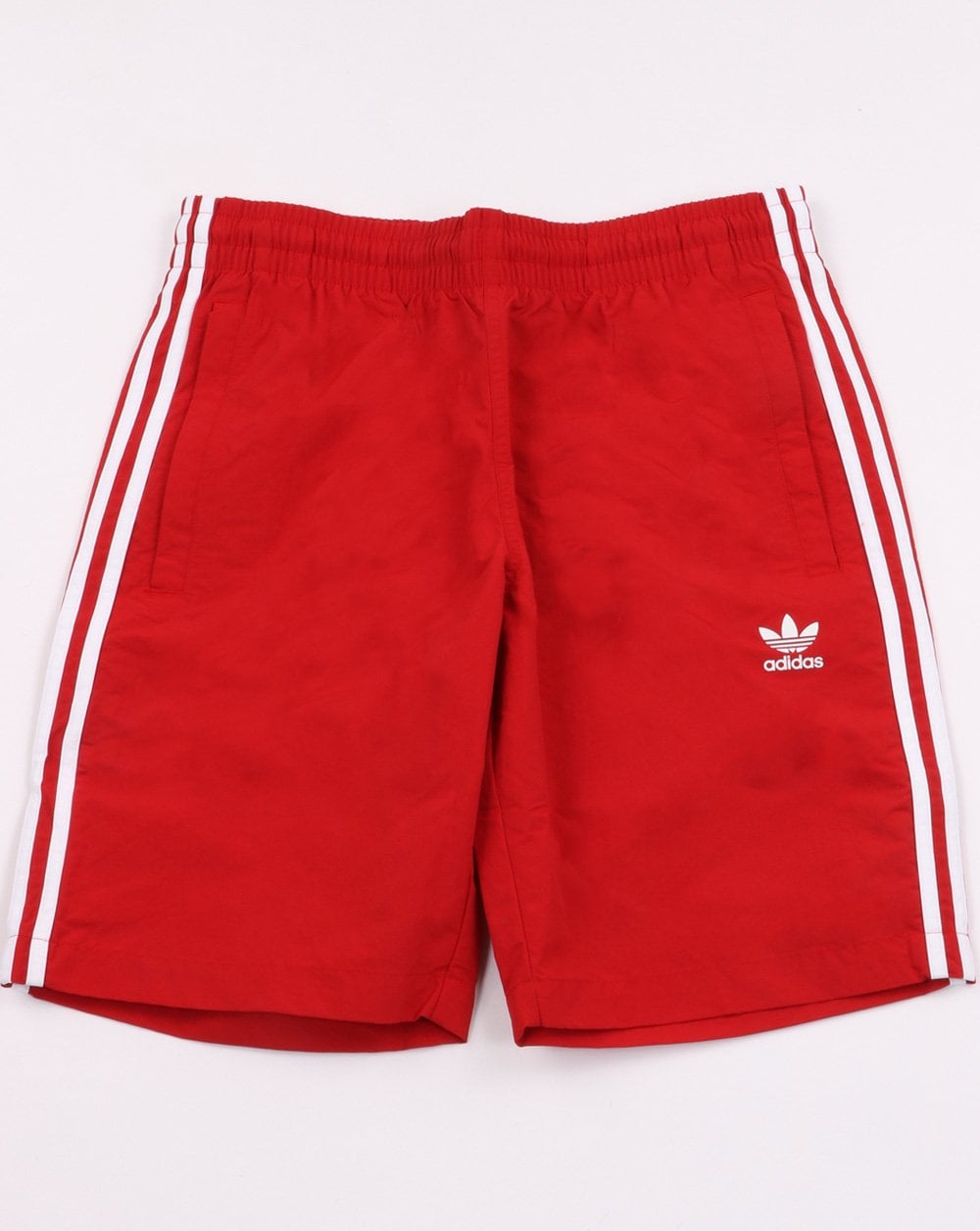 Adidas Originals – Badeshorts mit 3 Streifen in Power Red