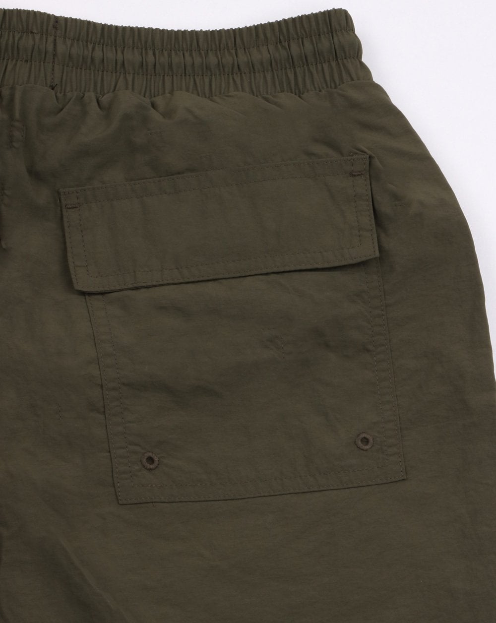 Lyle And Scott – Schlichte Badeshorts in dunklem Salbeigrün