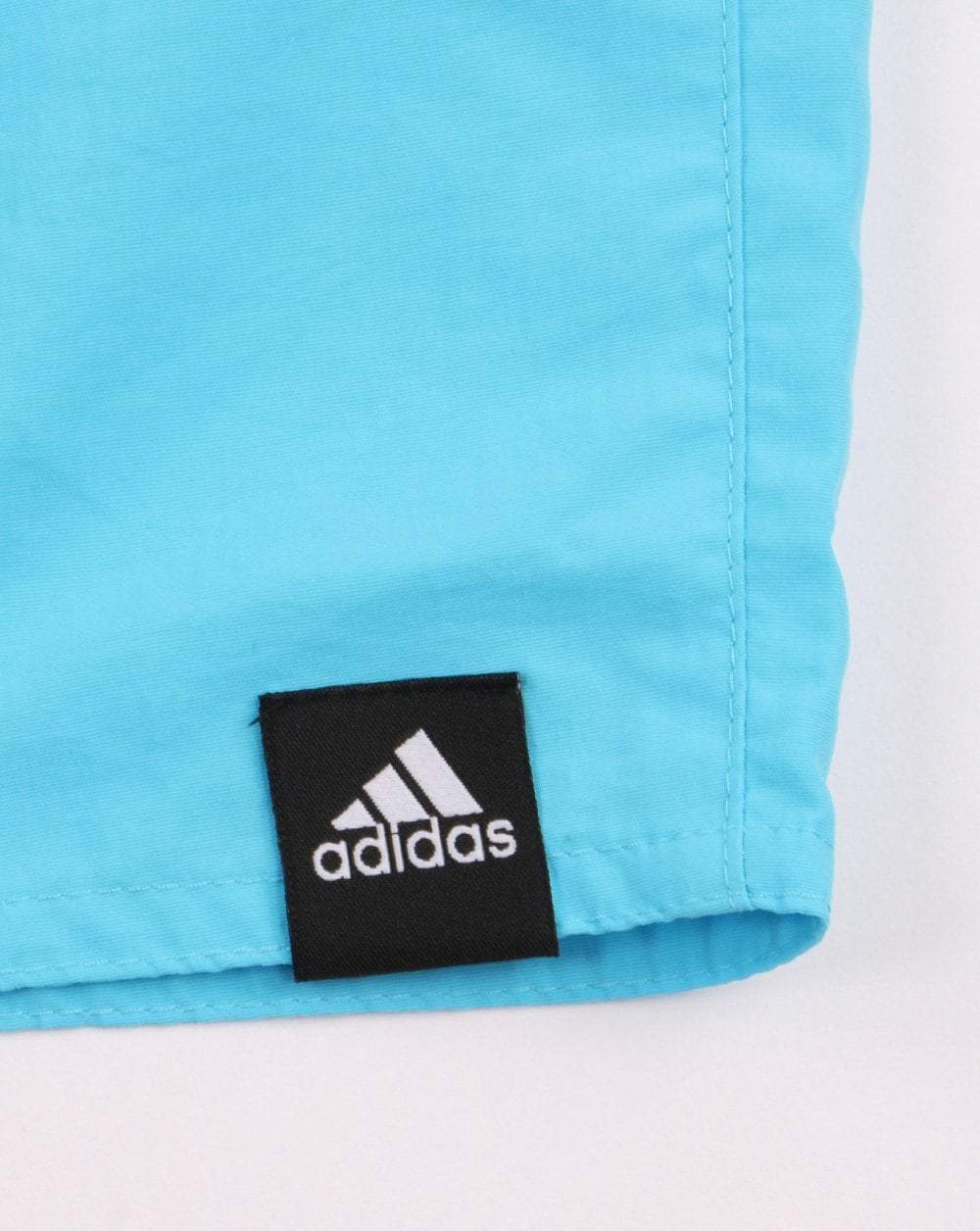 Adidas Originals – Solide Badeshorts in Hellcyan
