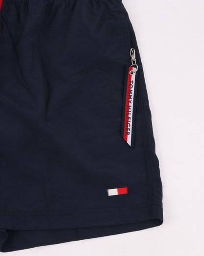 Tommy Hilfiger – Mittelgroße Shorts mit Kordelzug in Marineblau