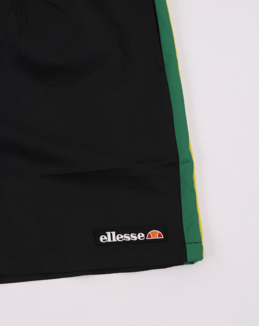 Ellesse – Apiro – Badeshorts in Schwarz