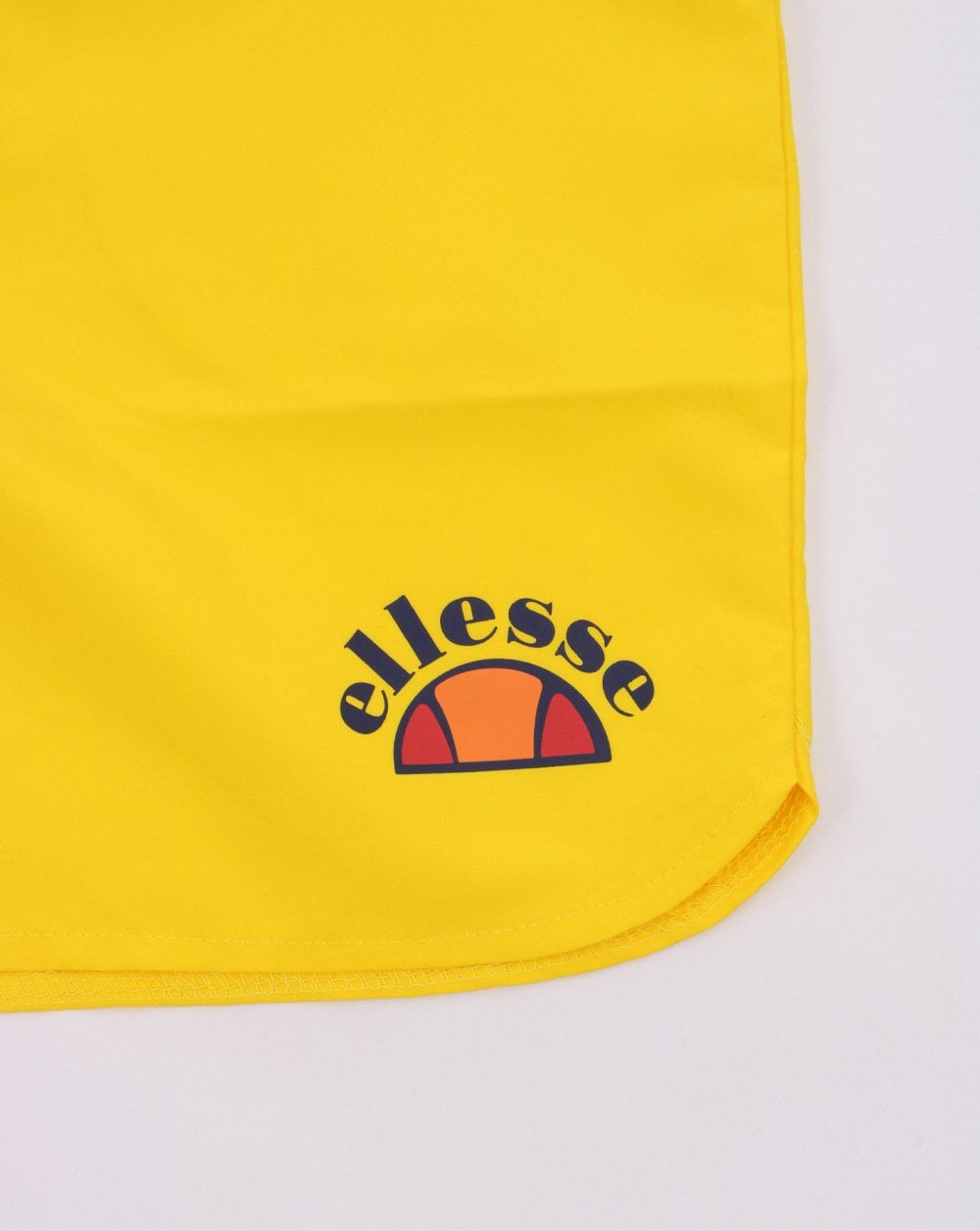 Ellesse – Nono – Badeshorts in Gelb