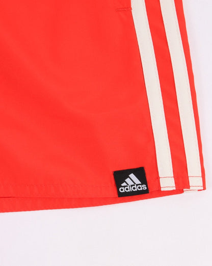 Adidas Originals – Badeshorts mit 3 Streifen in Hi Res-Rot