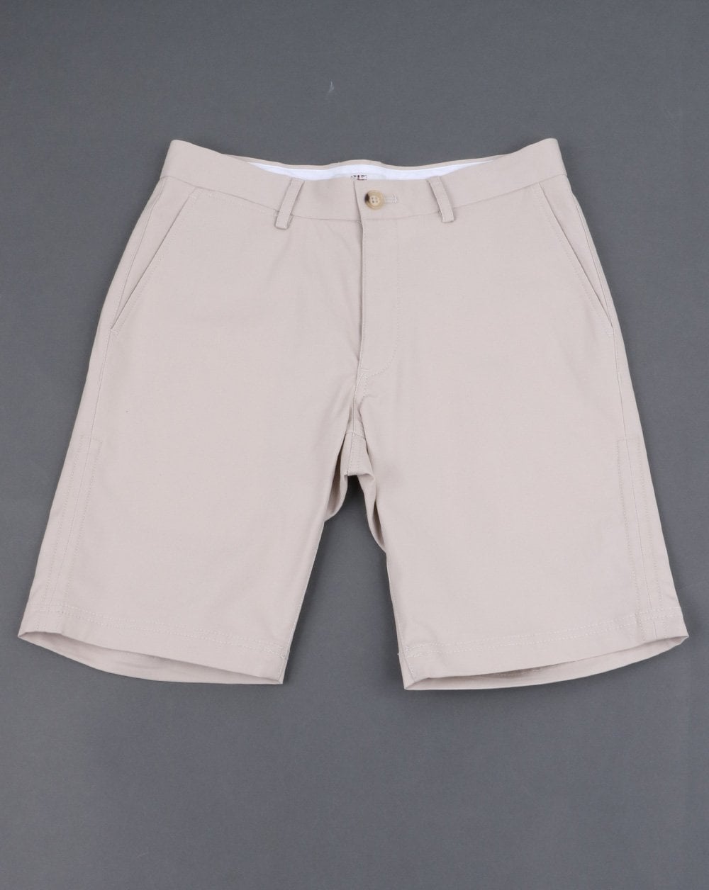 Ben Sherman – Schmale Stretch-Chinoshorts in Kitt