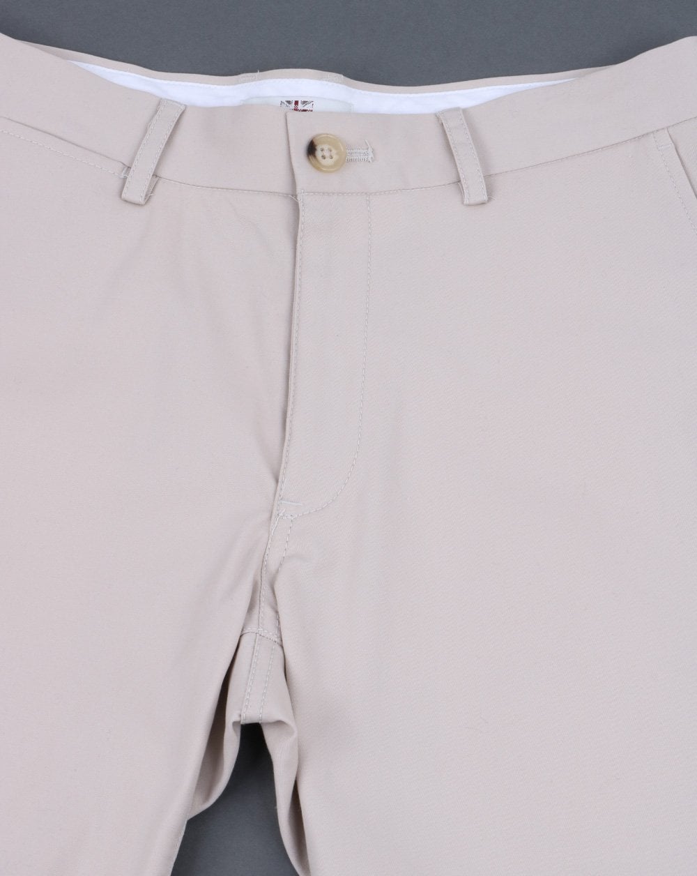 Ben Sherman – Schmale Stretch-Chinoshorts in Kitt
