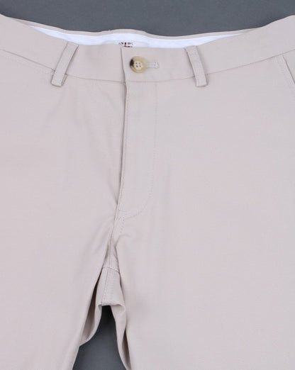 Ben Sherman – Schmale Stretch-Chinoshorts in Kitt