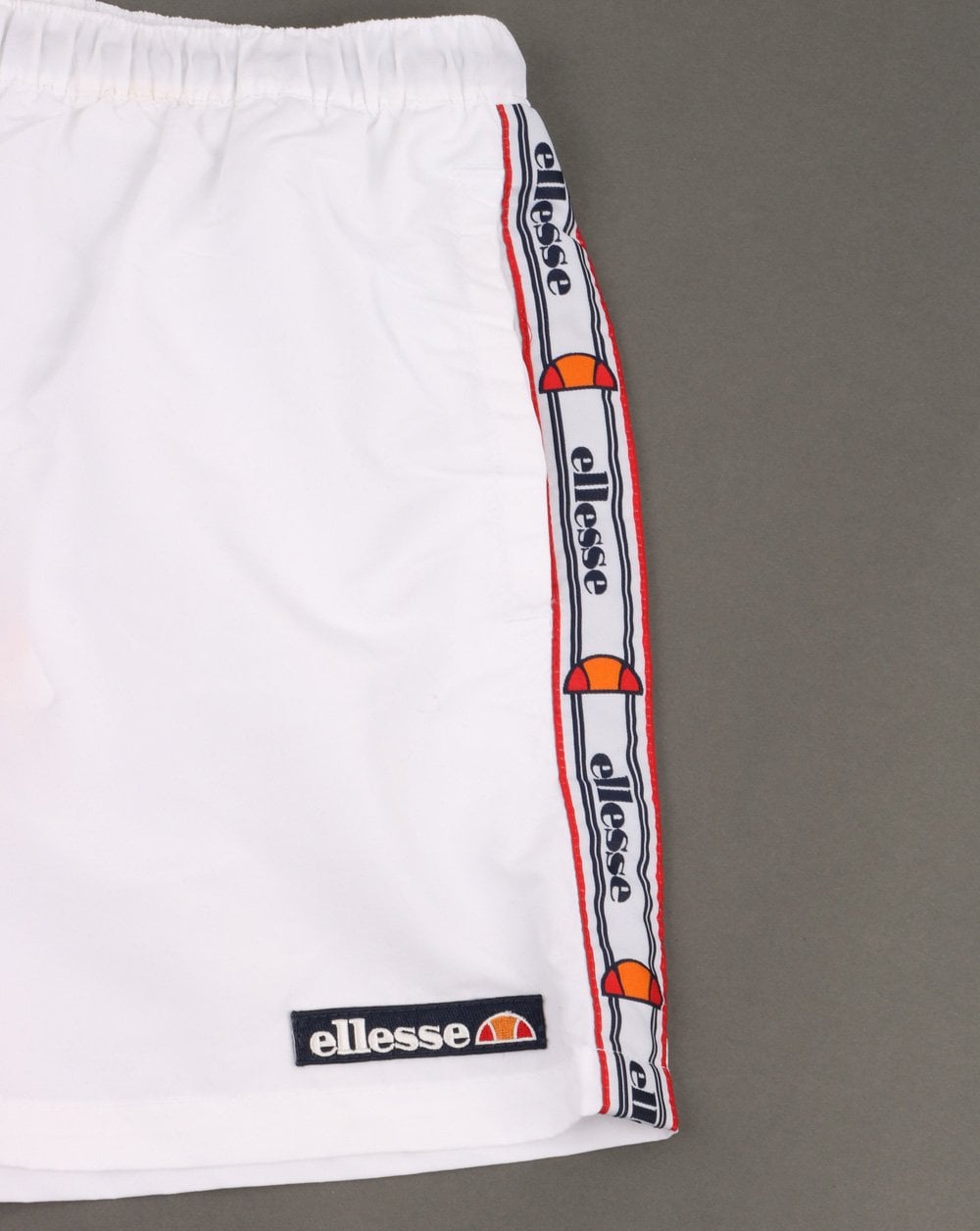 Ellesse – Badeshorts mit Streifen in Weiß