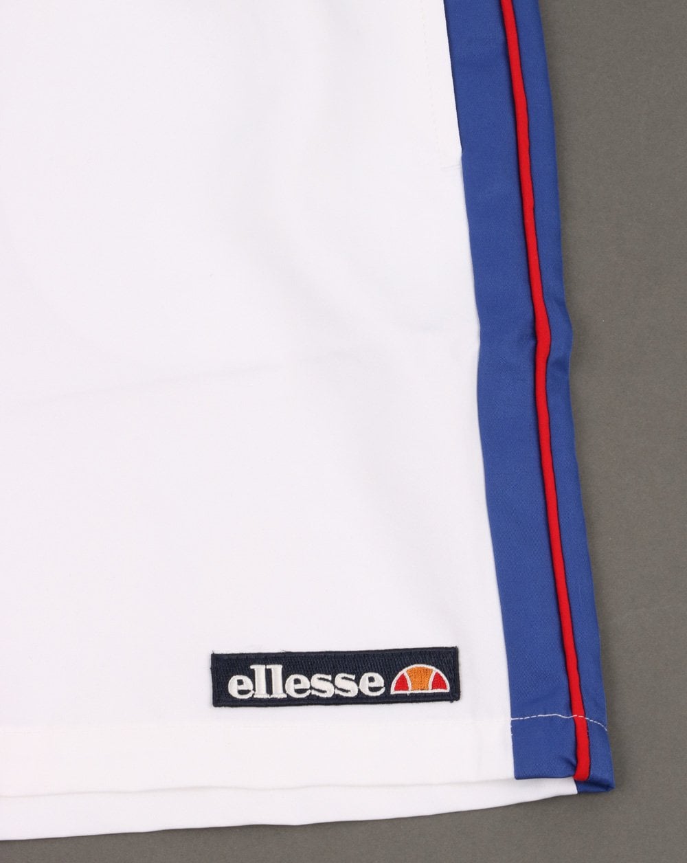 Ellesse – Apiro – Badeshorts in Weiß
