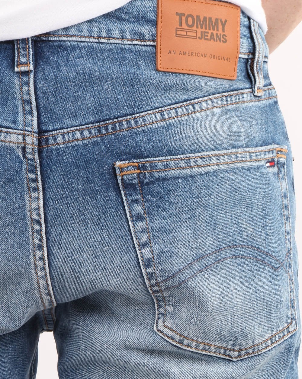 Tommy Hilfiger – Ryan – Gerade geschnittene Jeans in Elch-Mittelblau