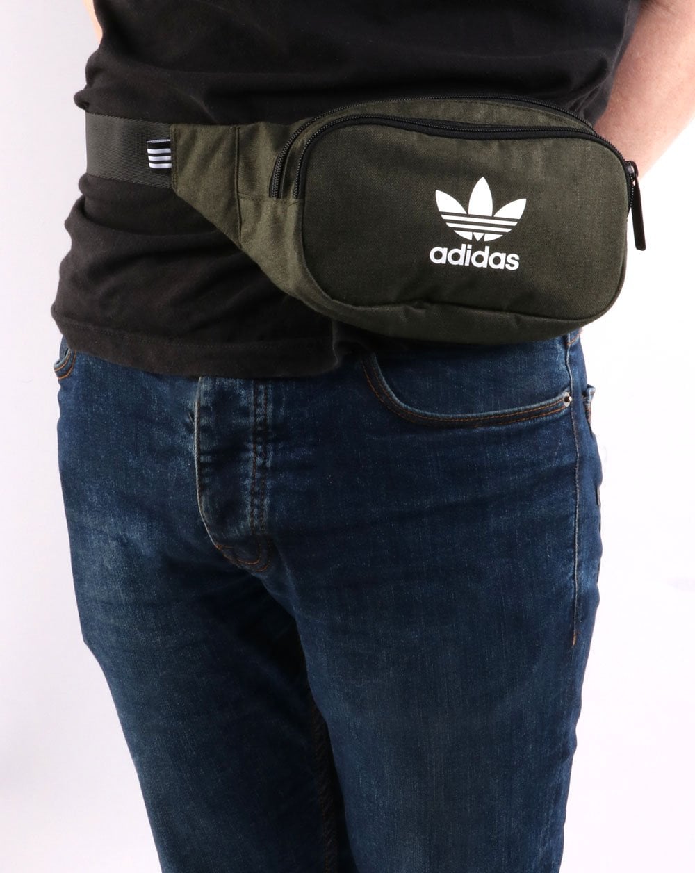 Adidas Originals – Gürteltasche in Night Cargo