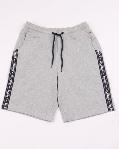 Tommy Hilfiger – Fleece-Shorts mit Zierband in Grau meliert