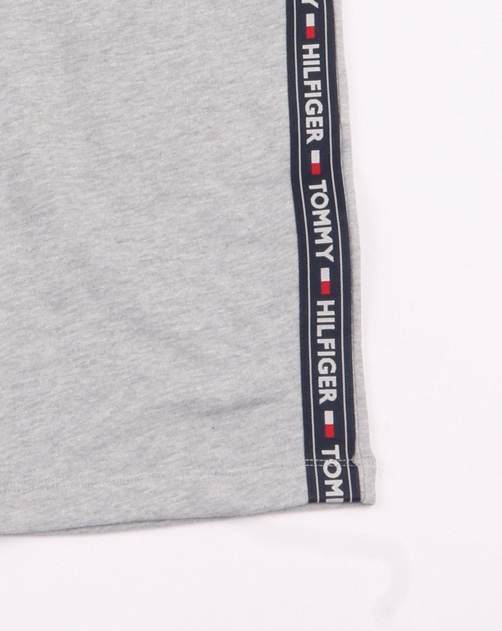 Tommy Hilfiger – Fleece-Shorts mit Zierband in Grau meliert