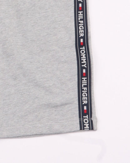 Tommy Hilfiger – Fleece-Shorts mit Zierband in Grau meliert