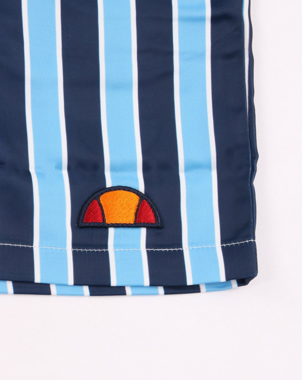 Ellesse – Reef – Gestreifte Shorts in Marineblau