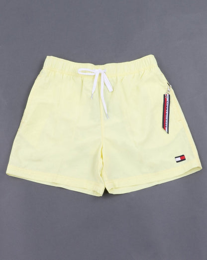 Tommy Hilfiger – Mittelgroße Shorts mit Kordelzug, Gelb