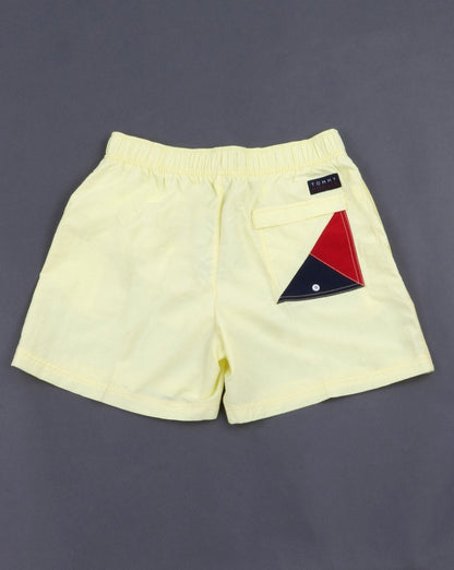 Tommy Hilfiger – Mittelgroße Shorts mit Kordelzug, Gelb