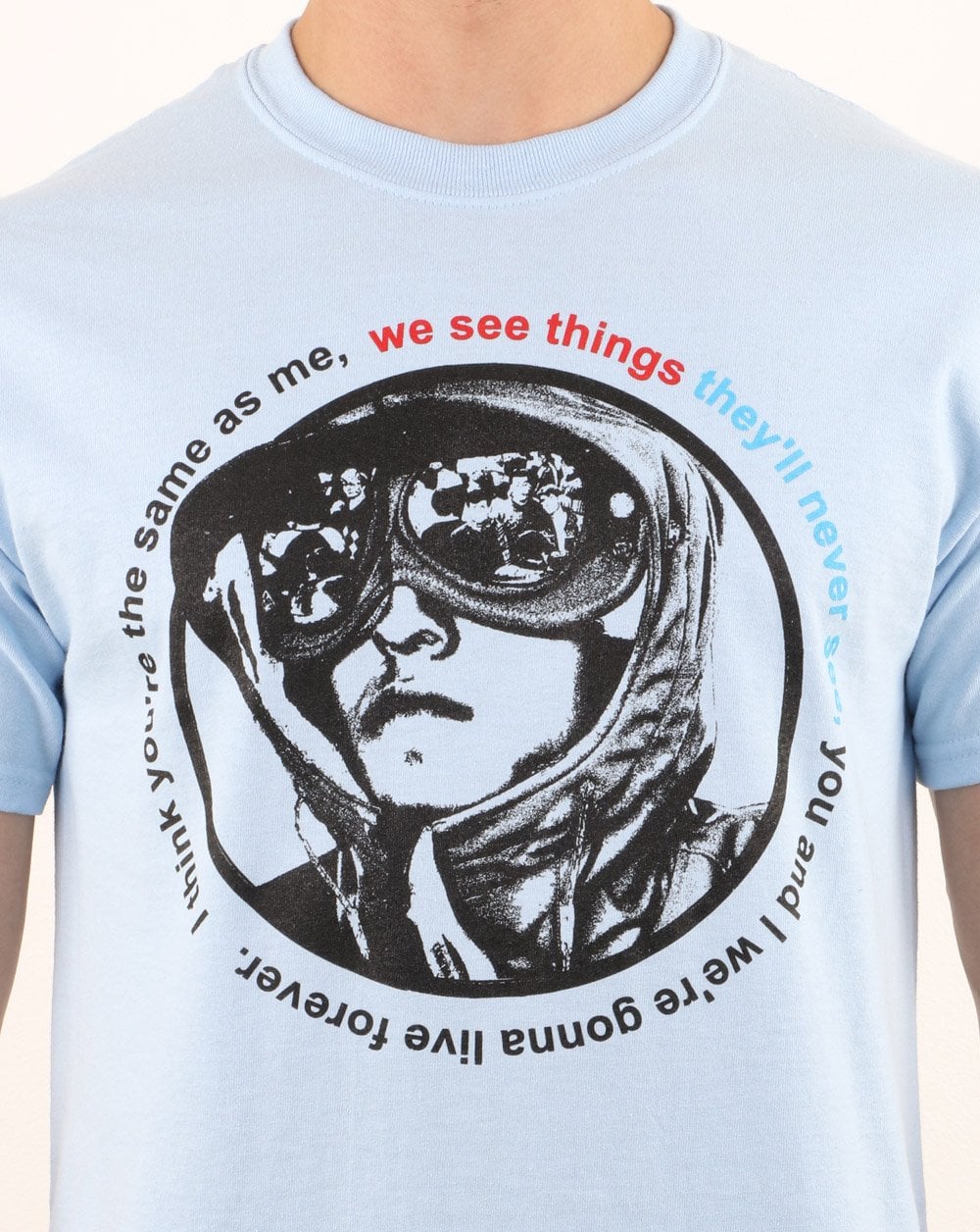 Casuals T-Shirt „We See Things They'll Never See“ in Himmelblau