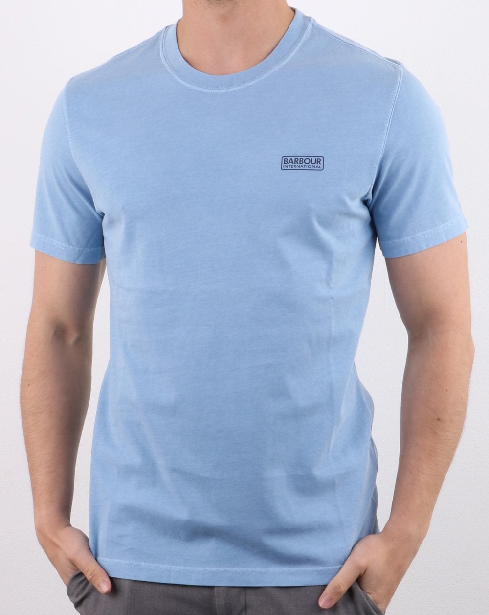 Barbour International – T-Shirt mit kleinem Logo in Wolkenblau