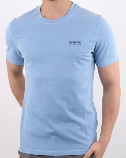 Barbour International – T-Shirt mit kleinem Logo in Wolkenblau