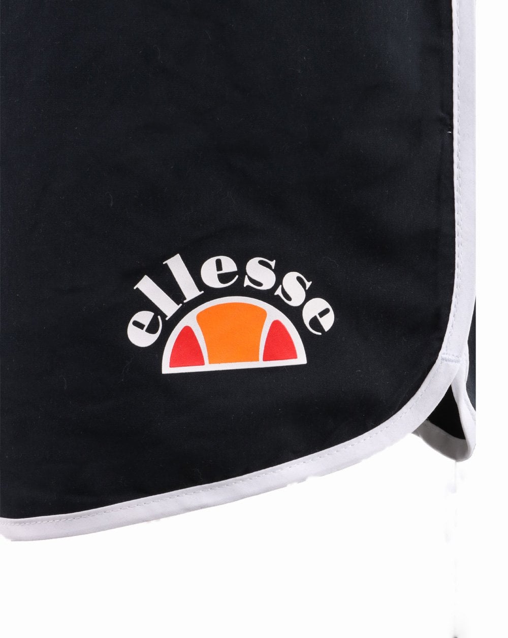 Ellesse – Badeshorts mit Paspelierung in Schwarz