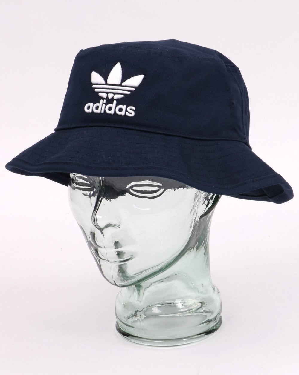 Adidas Originals – Fischerhut in Marineblau