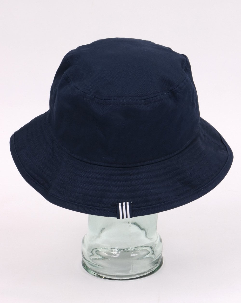Adidas Originals – Fischerhut in Marineblau