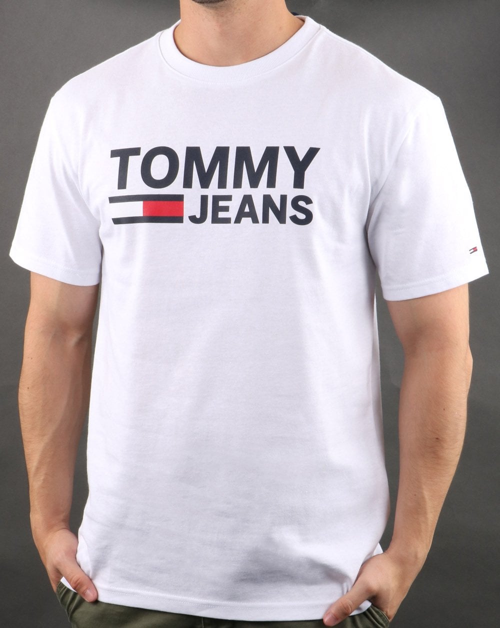 Tommy Hilfiger – Klassisches Logo-T-Shirt in klassischem Weiß