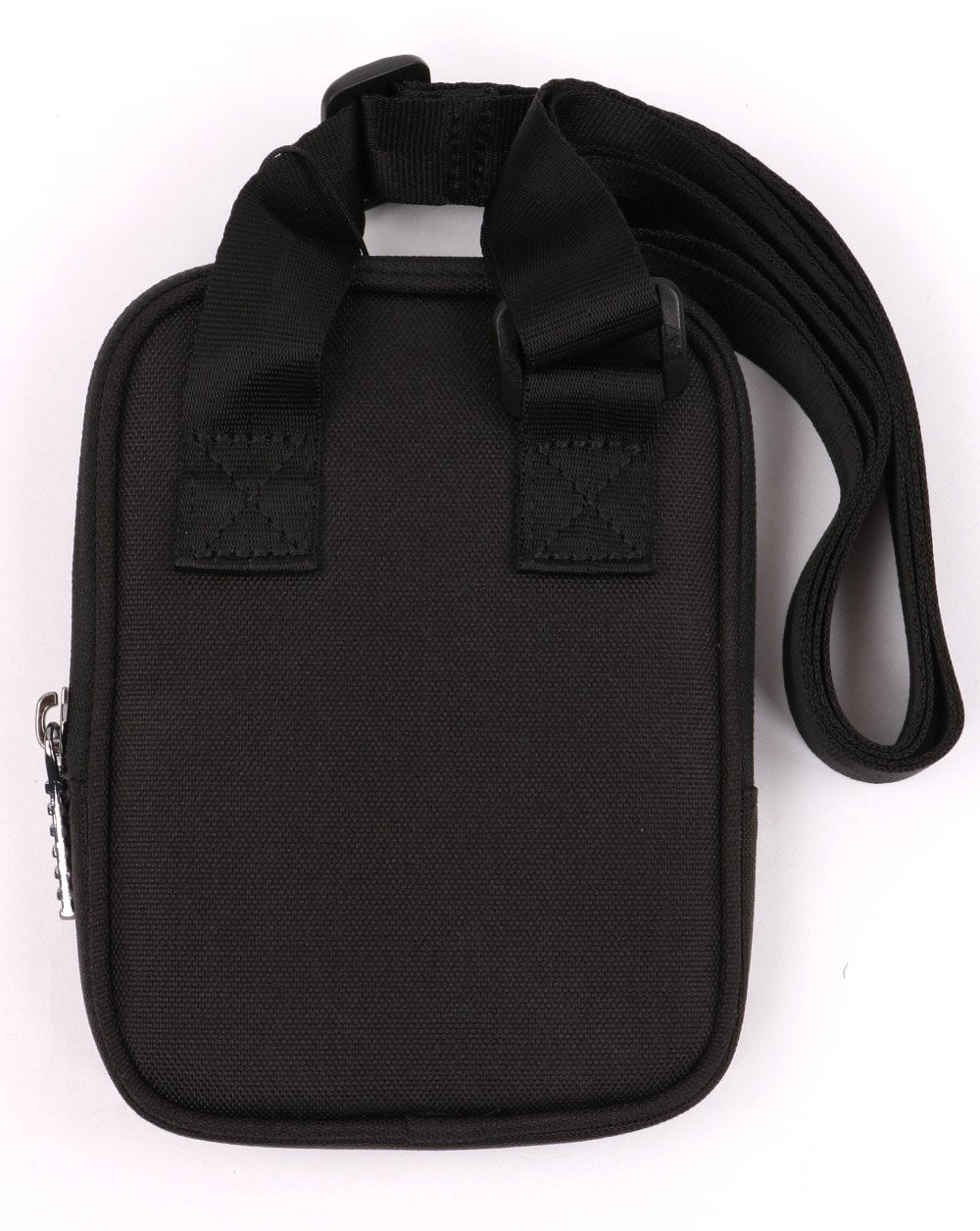 EA7 Emporio Armani – Kleine gewebte Beuteltasche in Schwarz