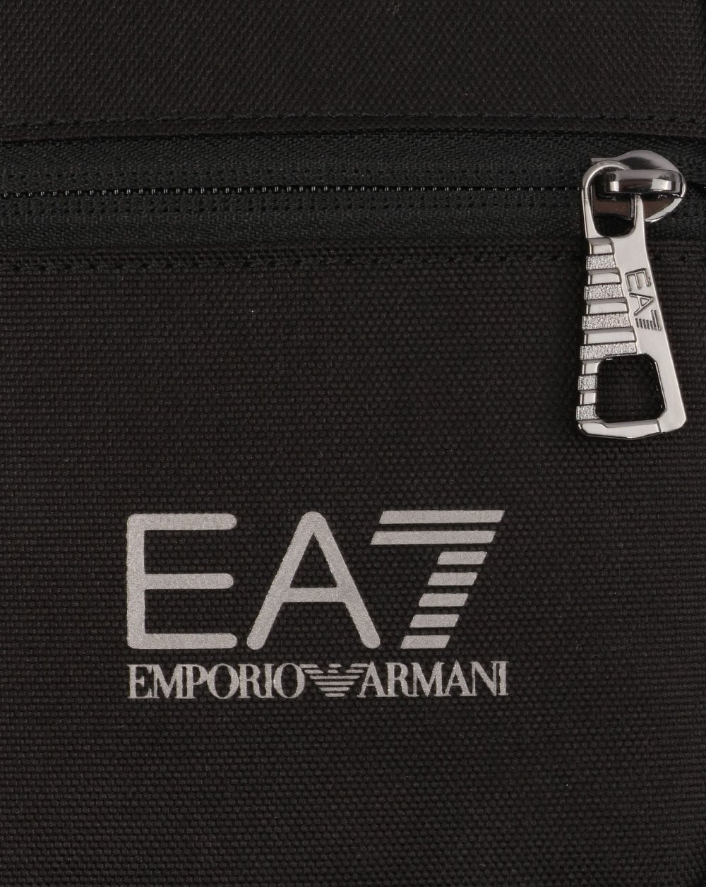 EA7 Emporio Armani – Kleine gewebte Beuteltasche in Schwarz