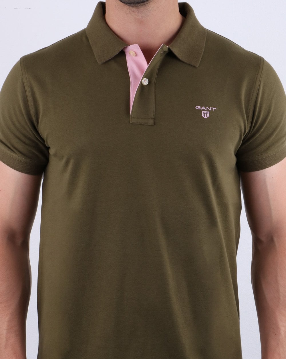 Gant – Poloshirt mit Kontrastkragen in Khaki