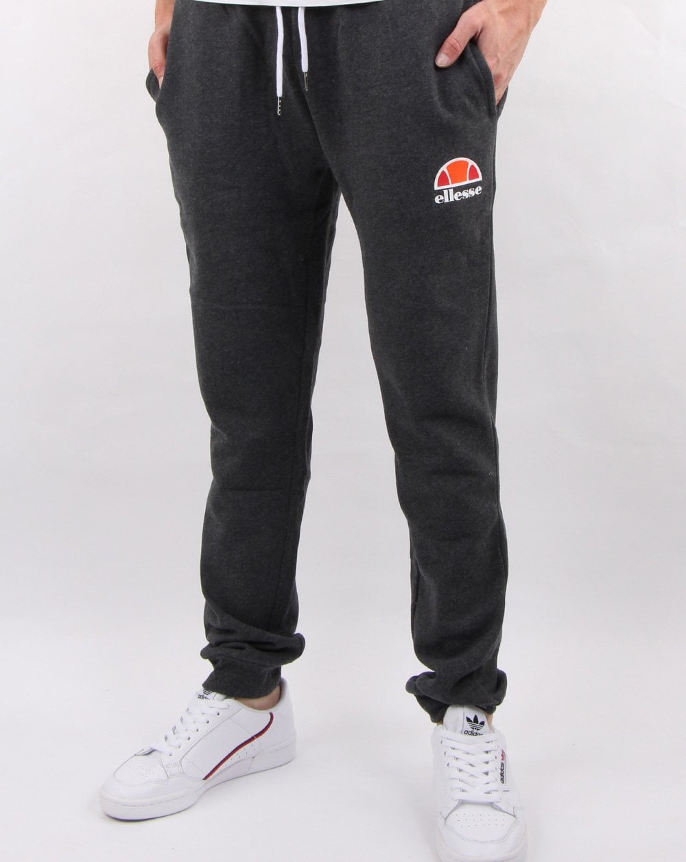 Ellesse – Slim Fit Trainingshose in Dunkelgrau