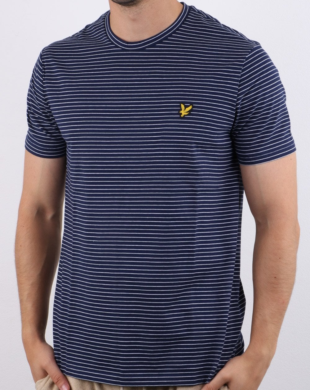 Lyle And Scott – T-Shirt mit feinen Streifen in Marineblau