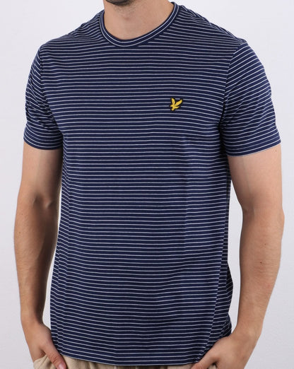 Lyle And Scott – T-Shirt mit feinen Streifen in Marineblau