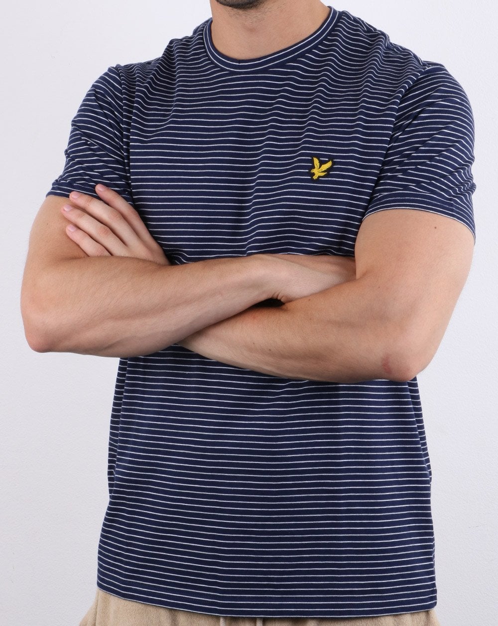 Lyle And Scott – T-Shirt mit feinen Streifen in Marineblau